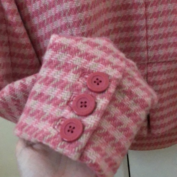 Abercrombie and Fitch - Picture 7 of 8